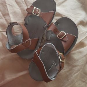 Size 10t girl or boy sandles